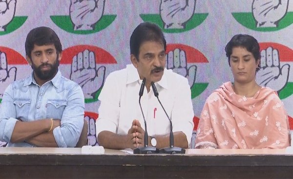 Olympian Wrestlers Bajrang Punia and Vinesh Phogat Join Congress Ahead of Haryana Assembly Elections