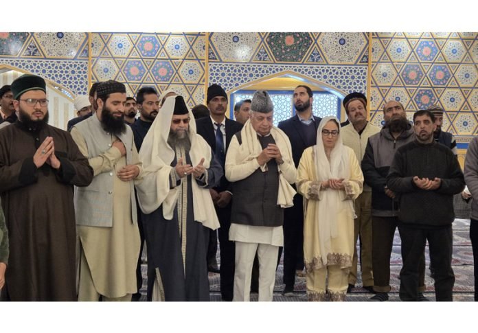 Bihar Governor Arif Mohammad Khan at Hazratbal Dargah in Srinagar