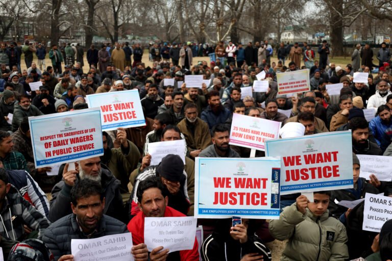 Daily Wagers, Contractual Employees Stage Protest in Srinagar, Demand Regularisation